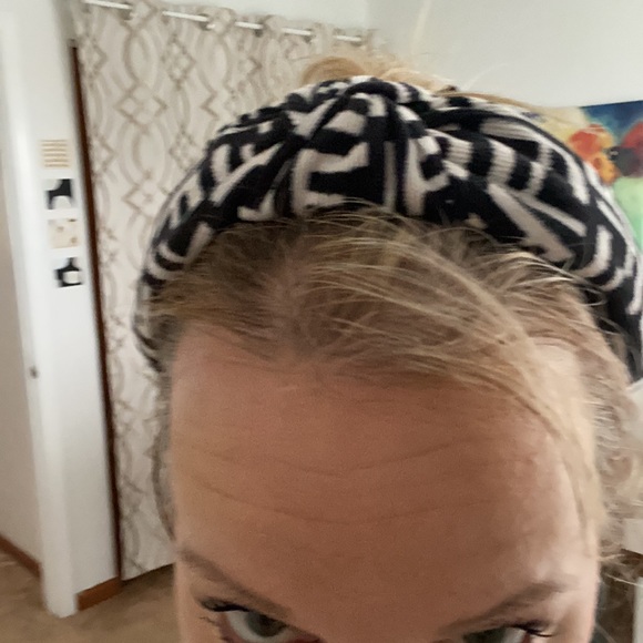 NEW Black and White Headband - Picture 3 of 3